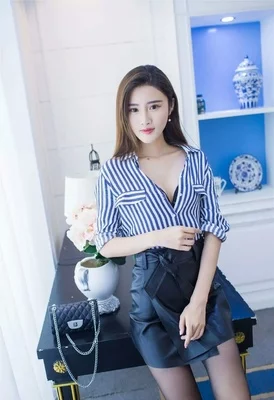 王局长把乳罩解开吃胸的动态图 王局长把乳罩解开吃胸的动态图